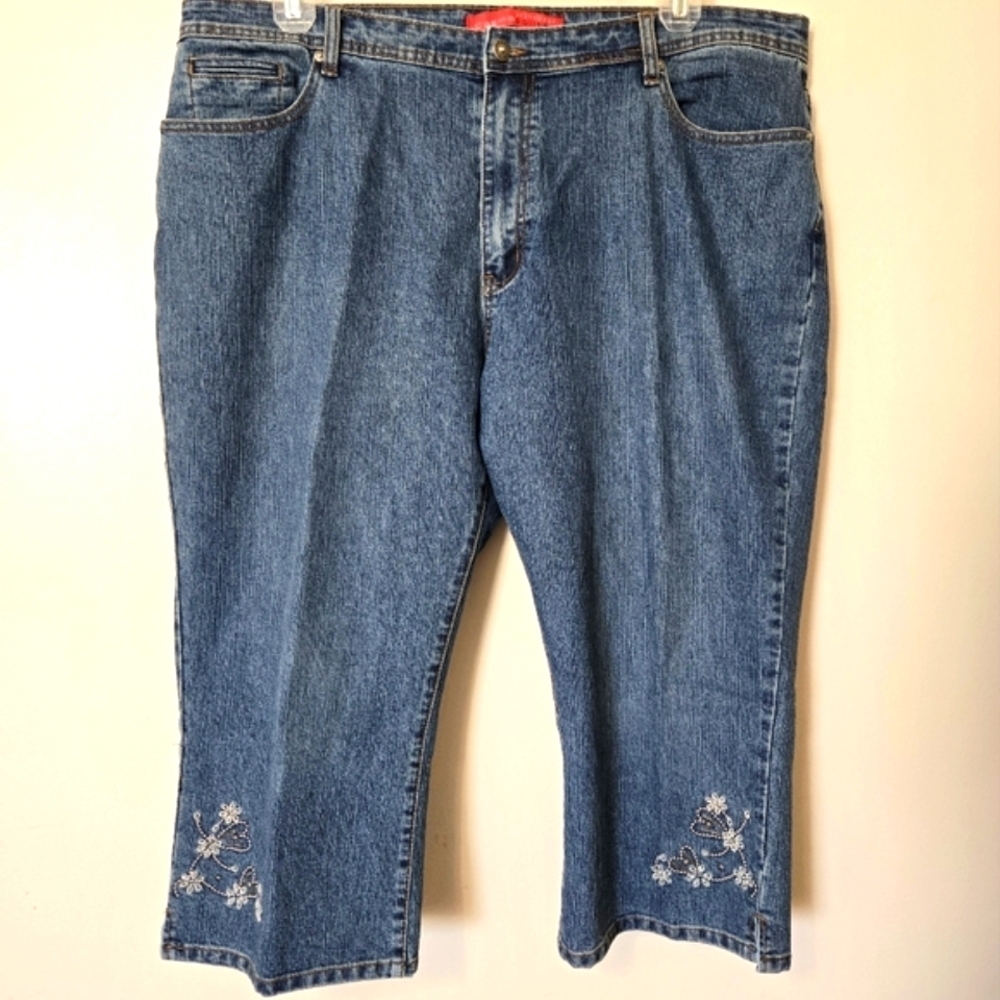 NWOT Cosmopolitan Jeanswear Capris Women's Plus Size 22 Embroidered Hem Pockets